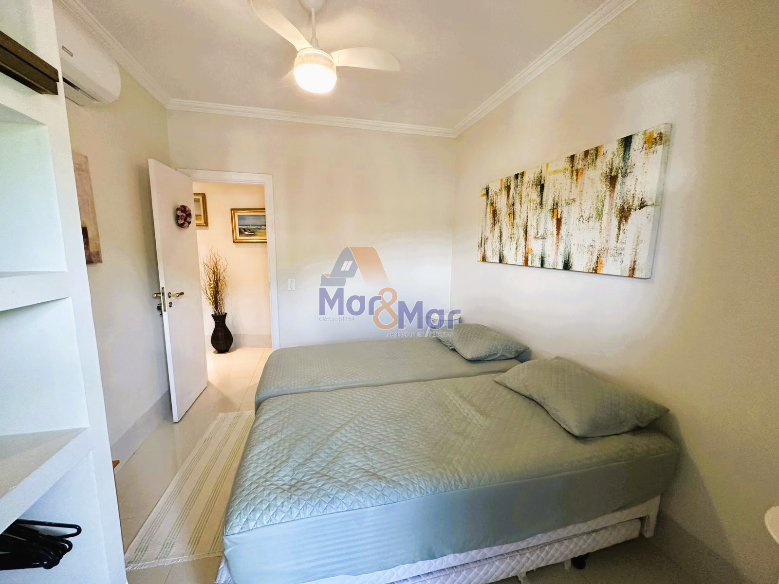 Apartamento na Praia da Enseada, Guarujá - SP