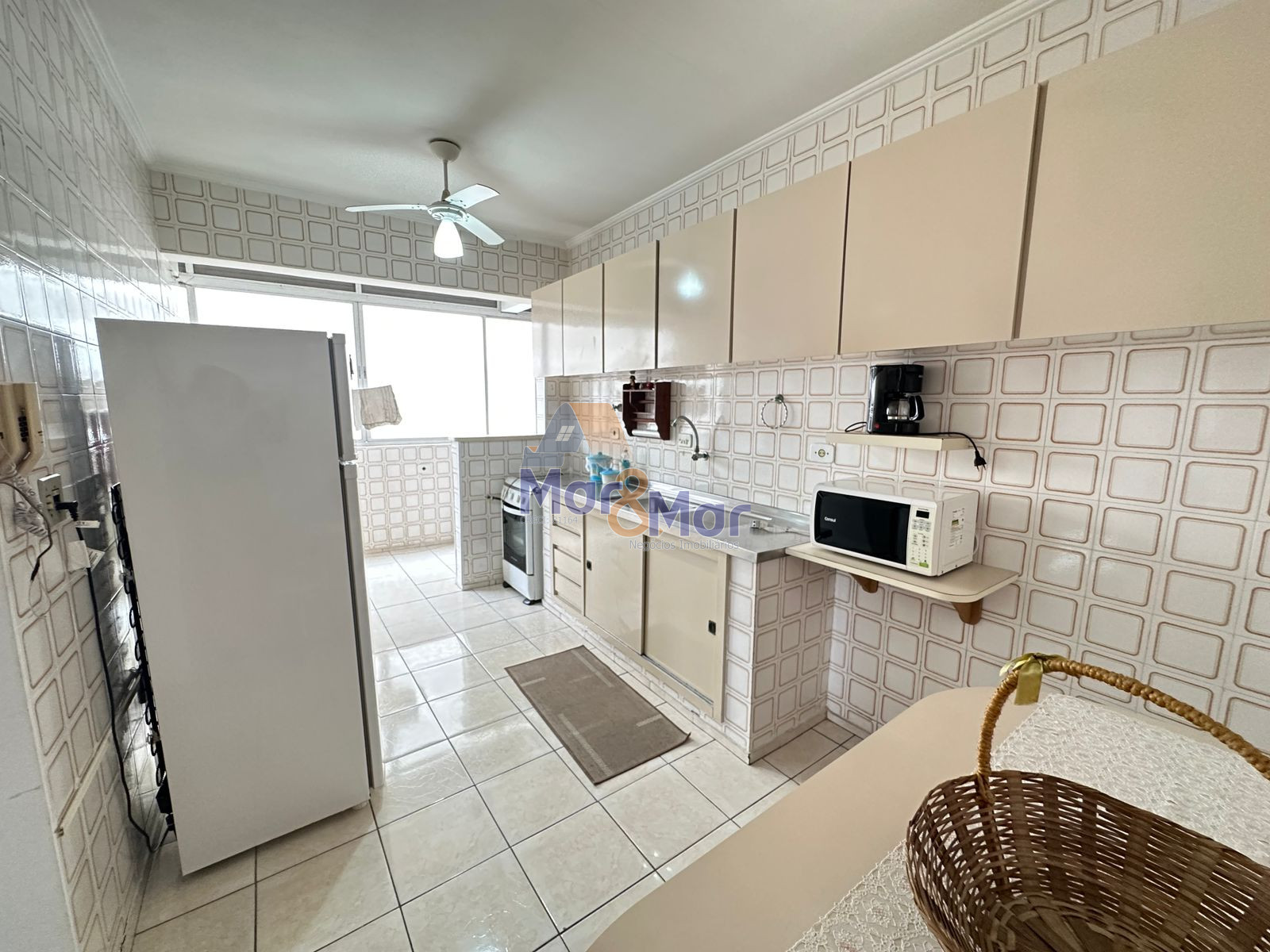 Apartamento na Praia das Pitangueiras, Guarujá - SP