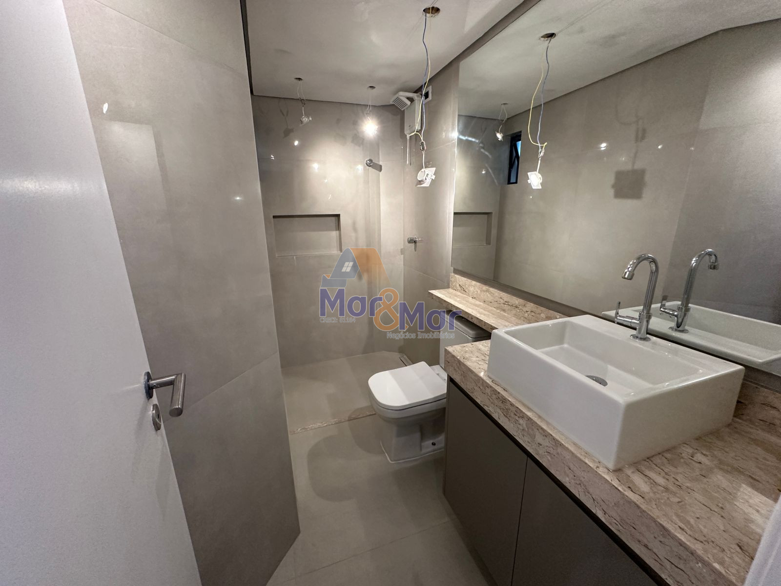 Apartamento na Praia da Enseada, Guarujá - SP