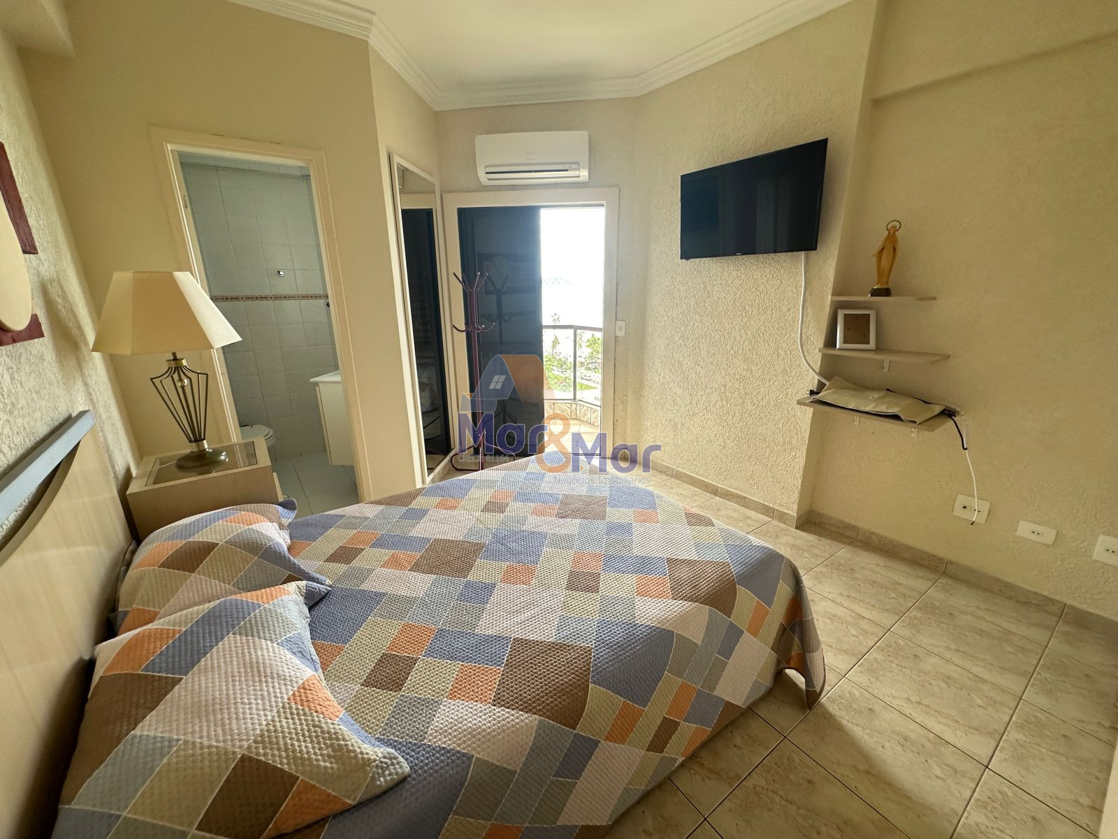 Apartamento na Praia da Enseada, Guarujá - SP