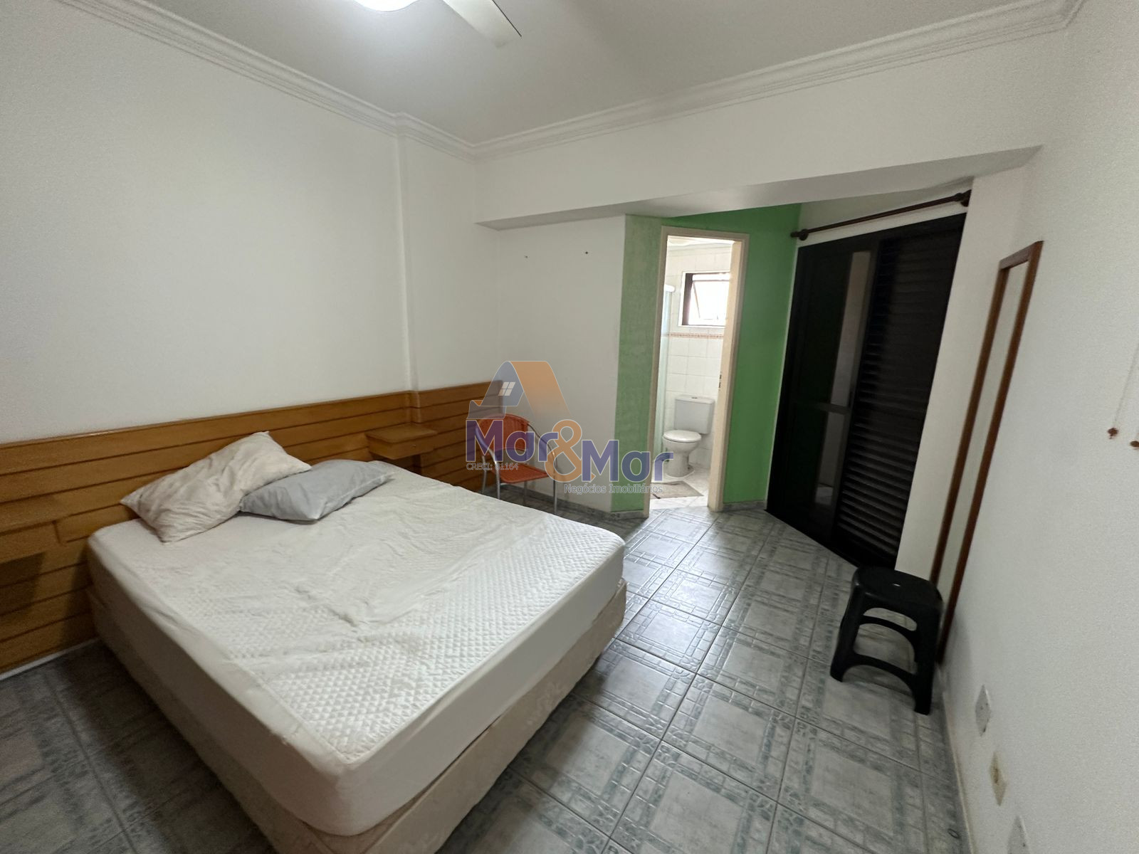 Apartamento na Praia da Enseada, Guarujá - SP