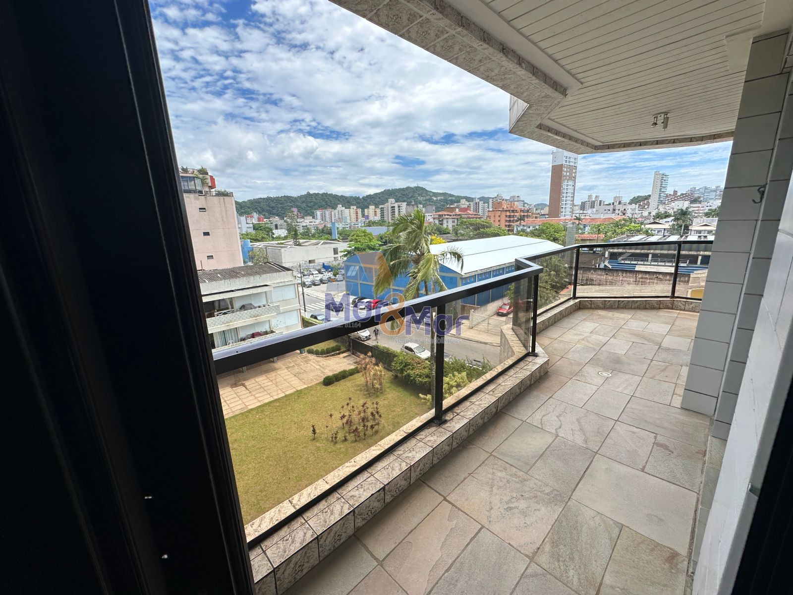 Apartamento na Praia da Enseada, Guarujá - SP