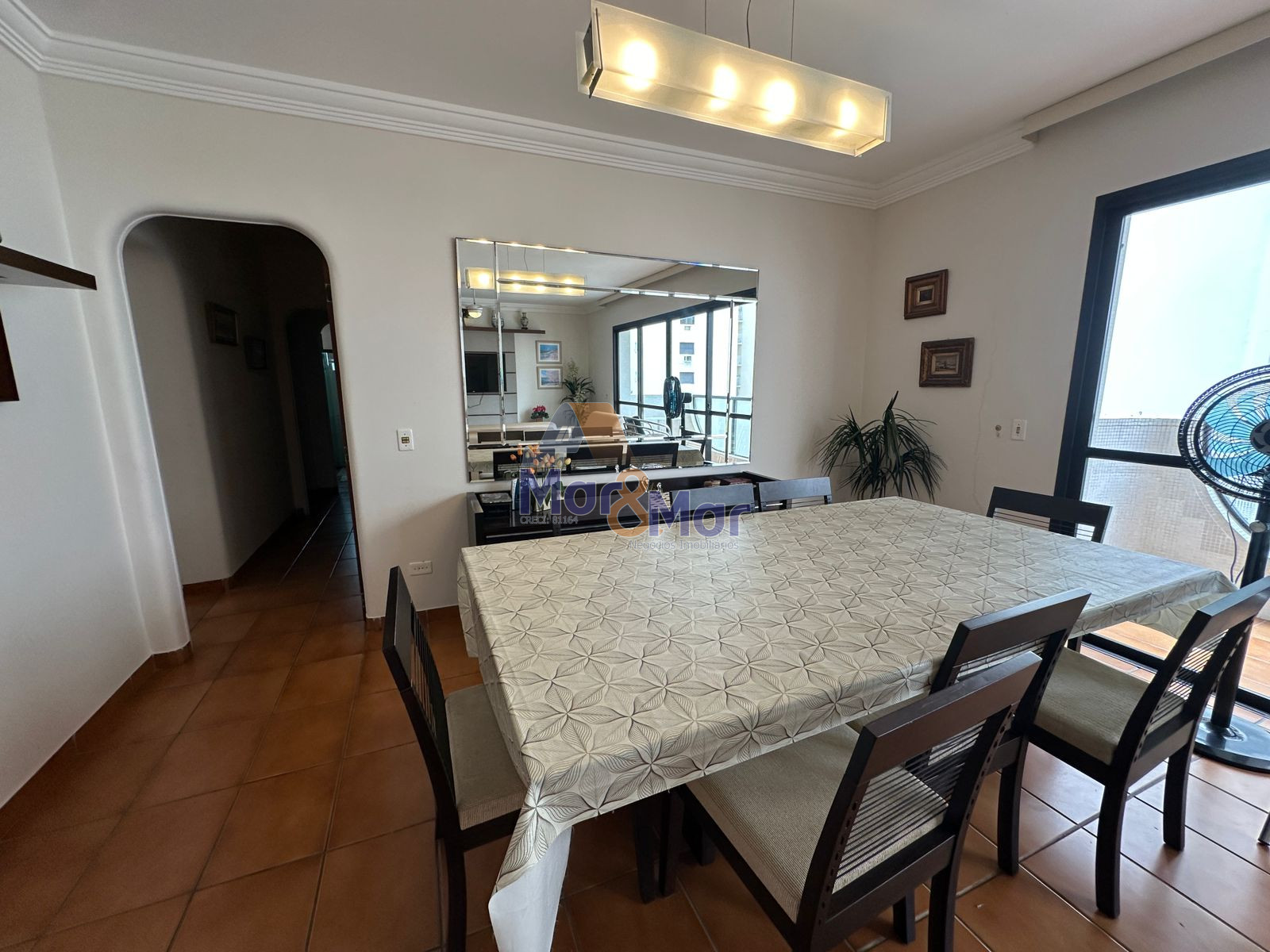 Apartamento na Praia das Pitangueiras, Guarujá - SP