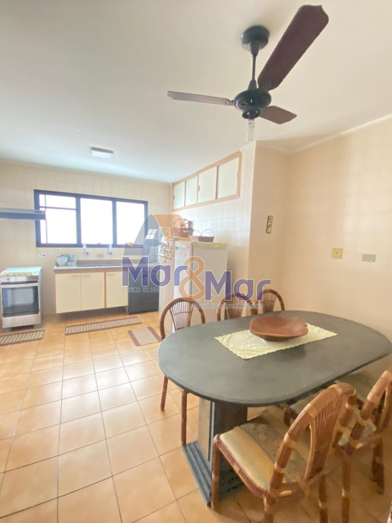 Apartamento na Praia das Pitangueiras, Guarujá - SP