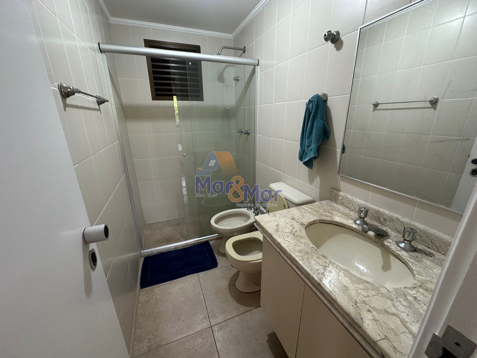 Apartamento na Praia das Pitangueiras, Guarujá - SP