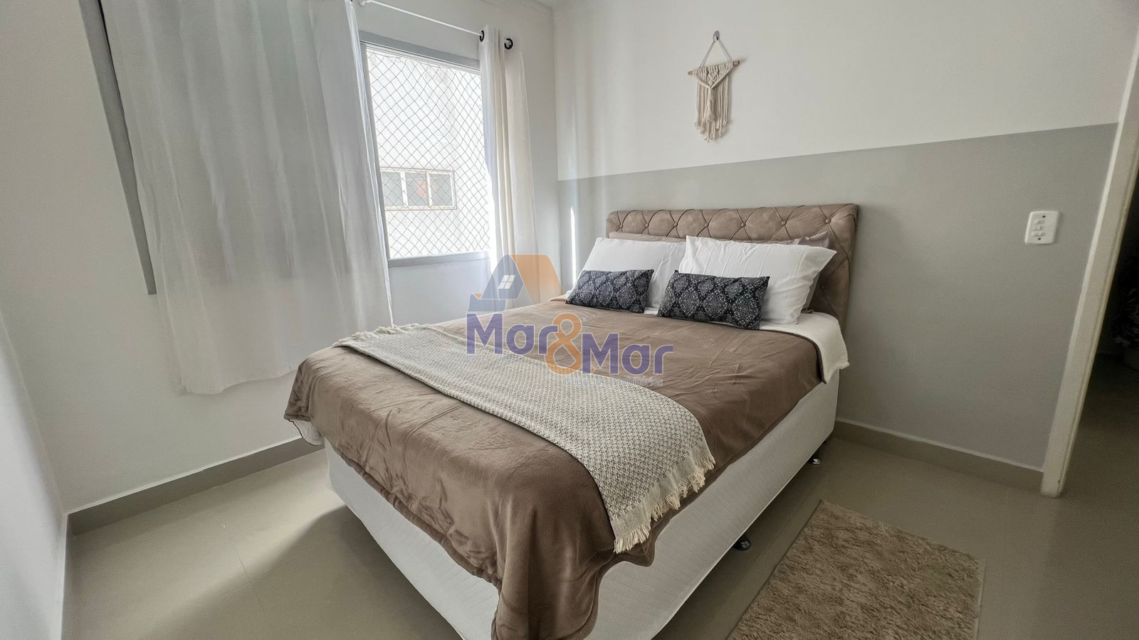Apartamento na Praia das Pitangueiras, Guarujá - SP