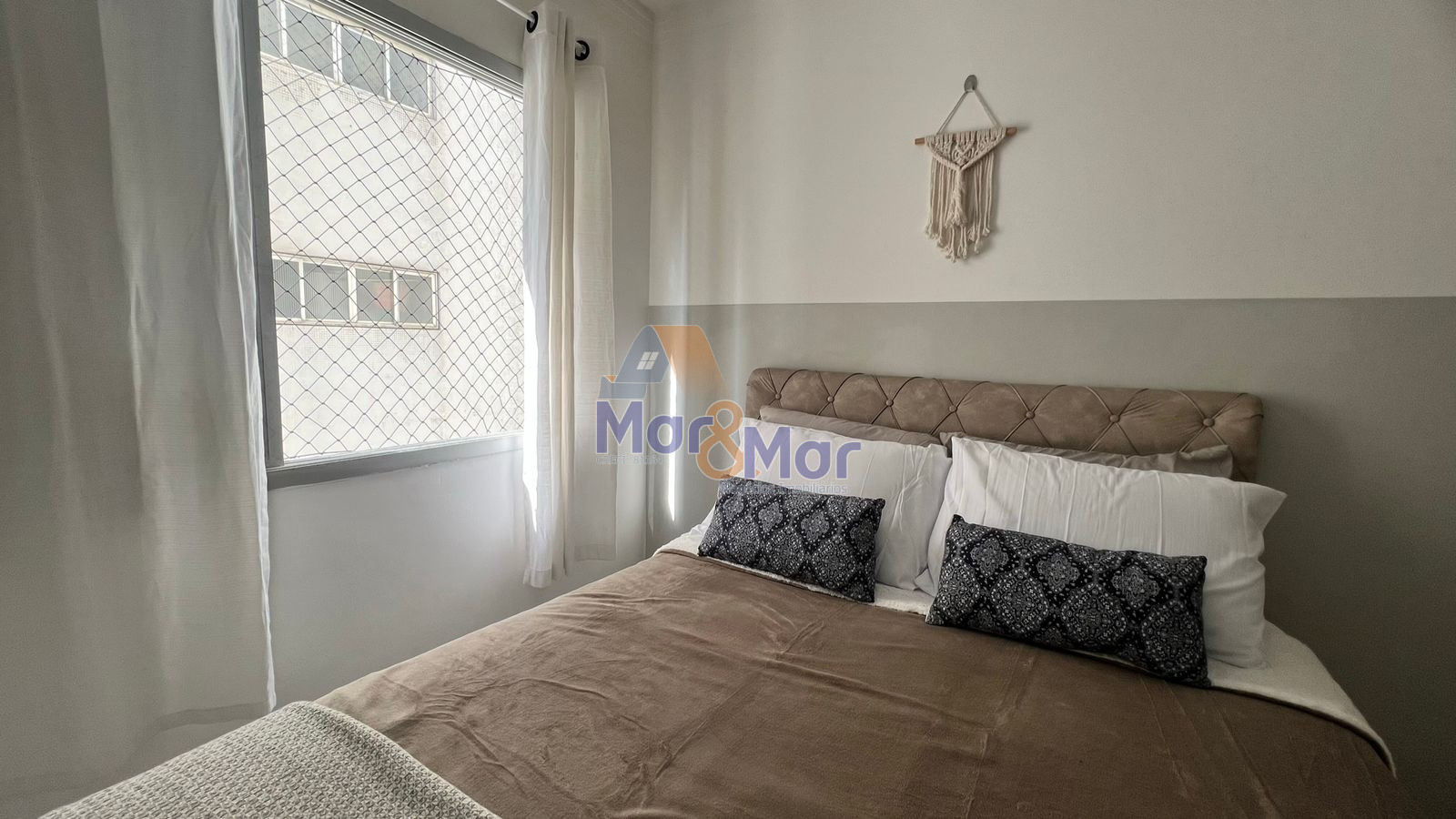 Apartamento na Praia das Pitangueiras, Guarujá - SP
