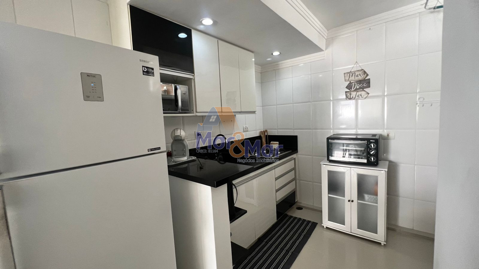 Apartamento na Praia das Pitangueiras, Guarujá - SP