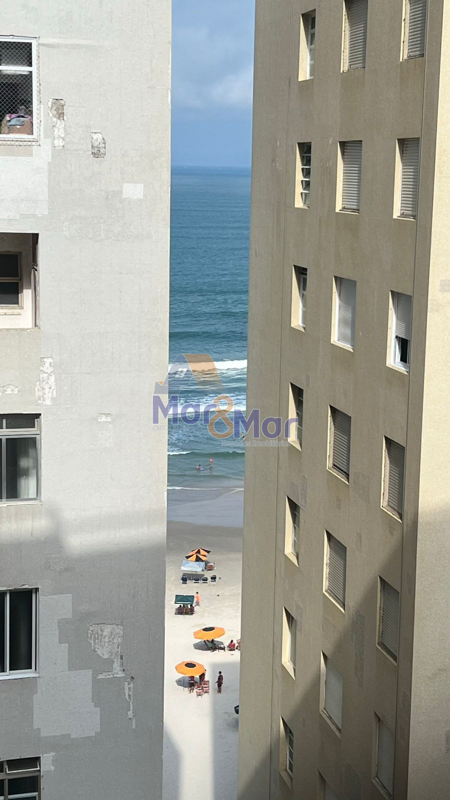 Apartamento na Praia das Pitangueiras, Guarujá - SP