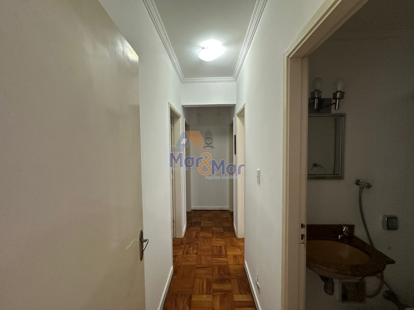Apartamento na Praia das Pitangueiras, Guarujá - SP