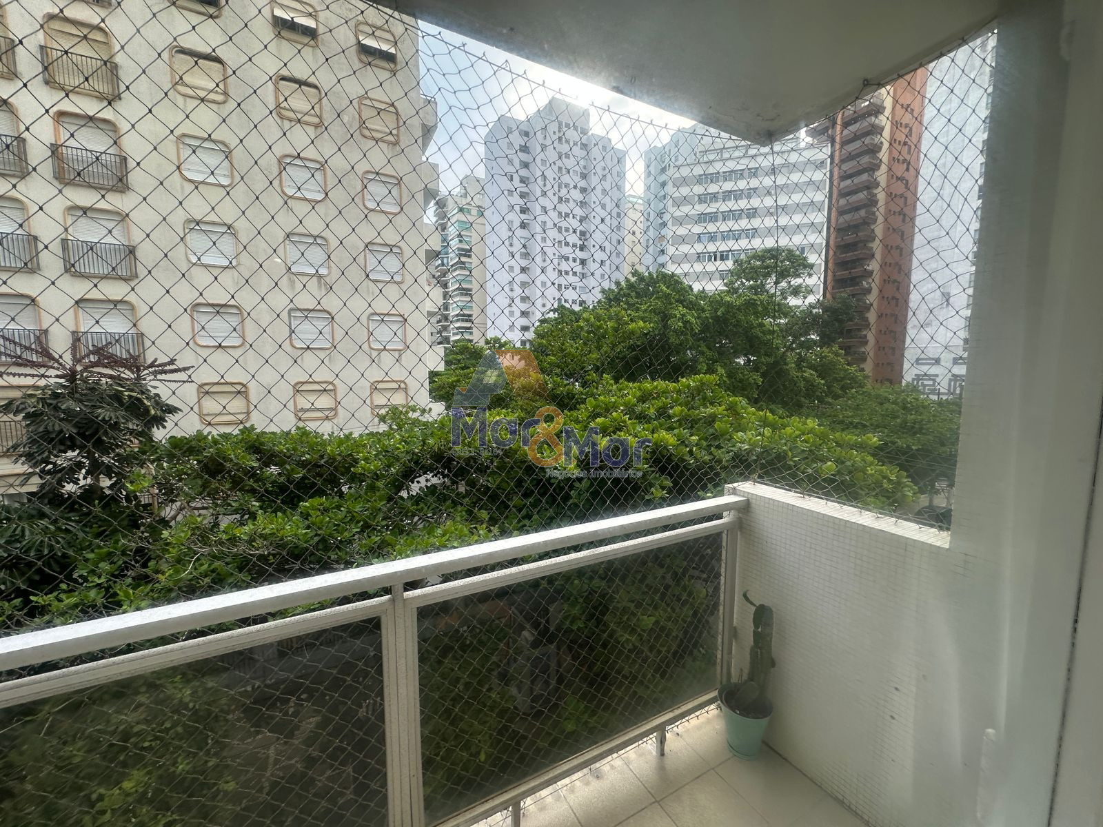 Apartamento na Praia das Pitangueiras, Guarujá - SP