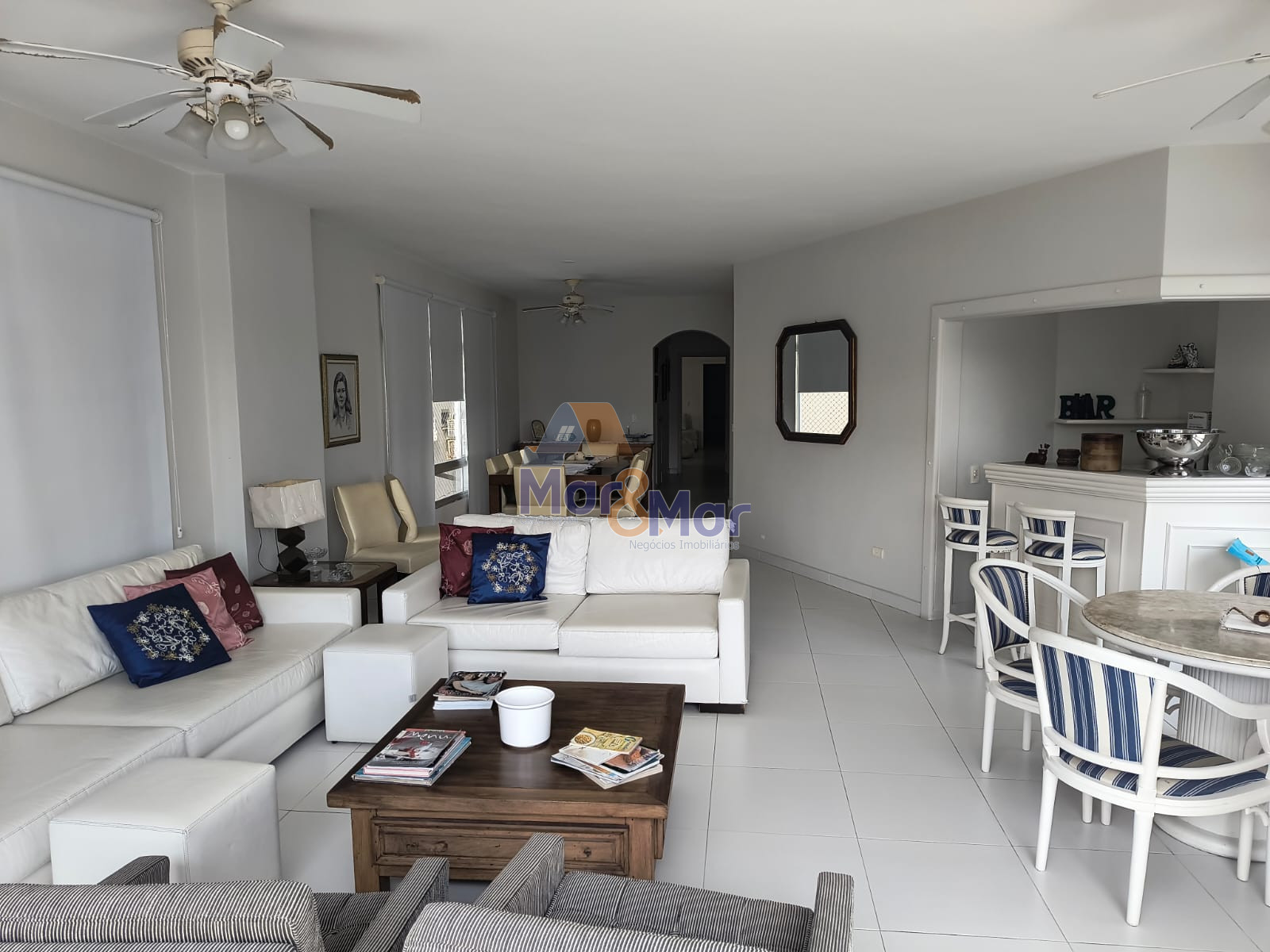 Apartamento na Praia das Pitangueiras, Guarujá - SP