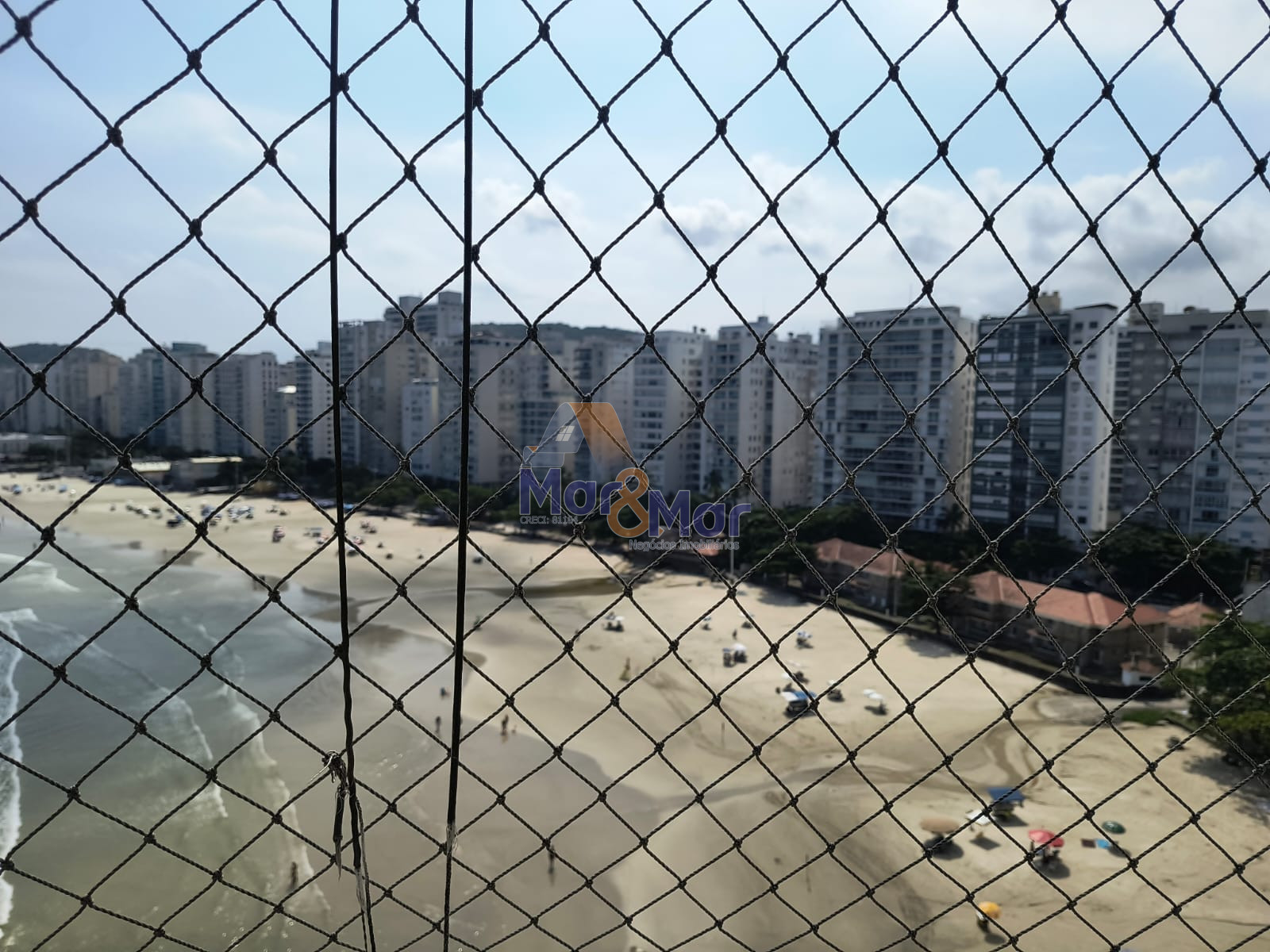 Apartamento na Praia das Pitangueiras, Guarujá - SP