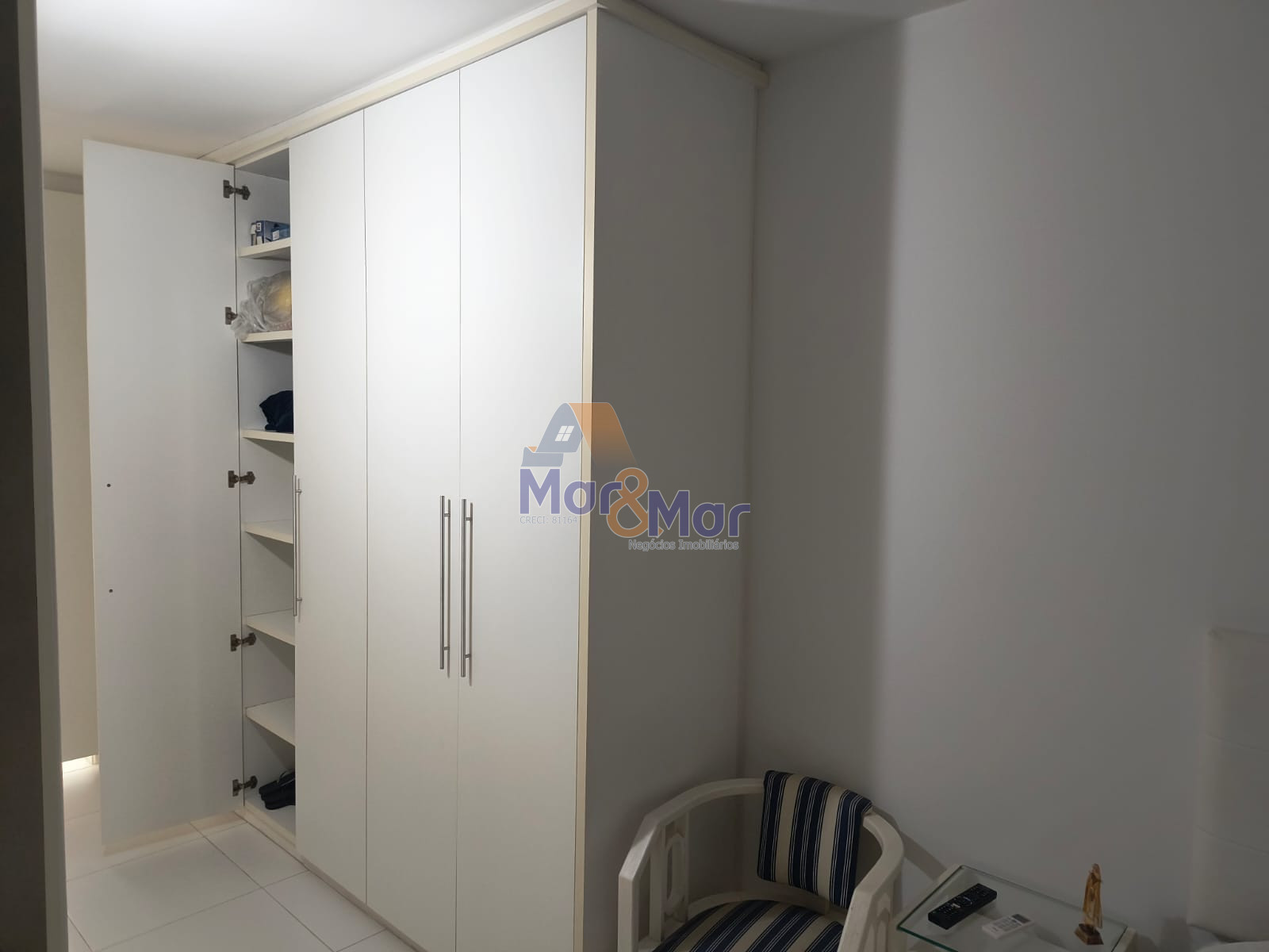 Apartamento na Praia das Pitangueiras, Guarujá - SP