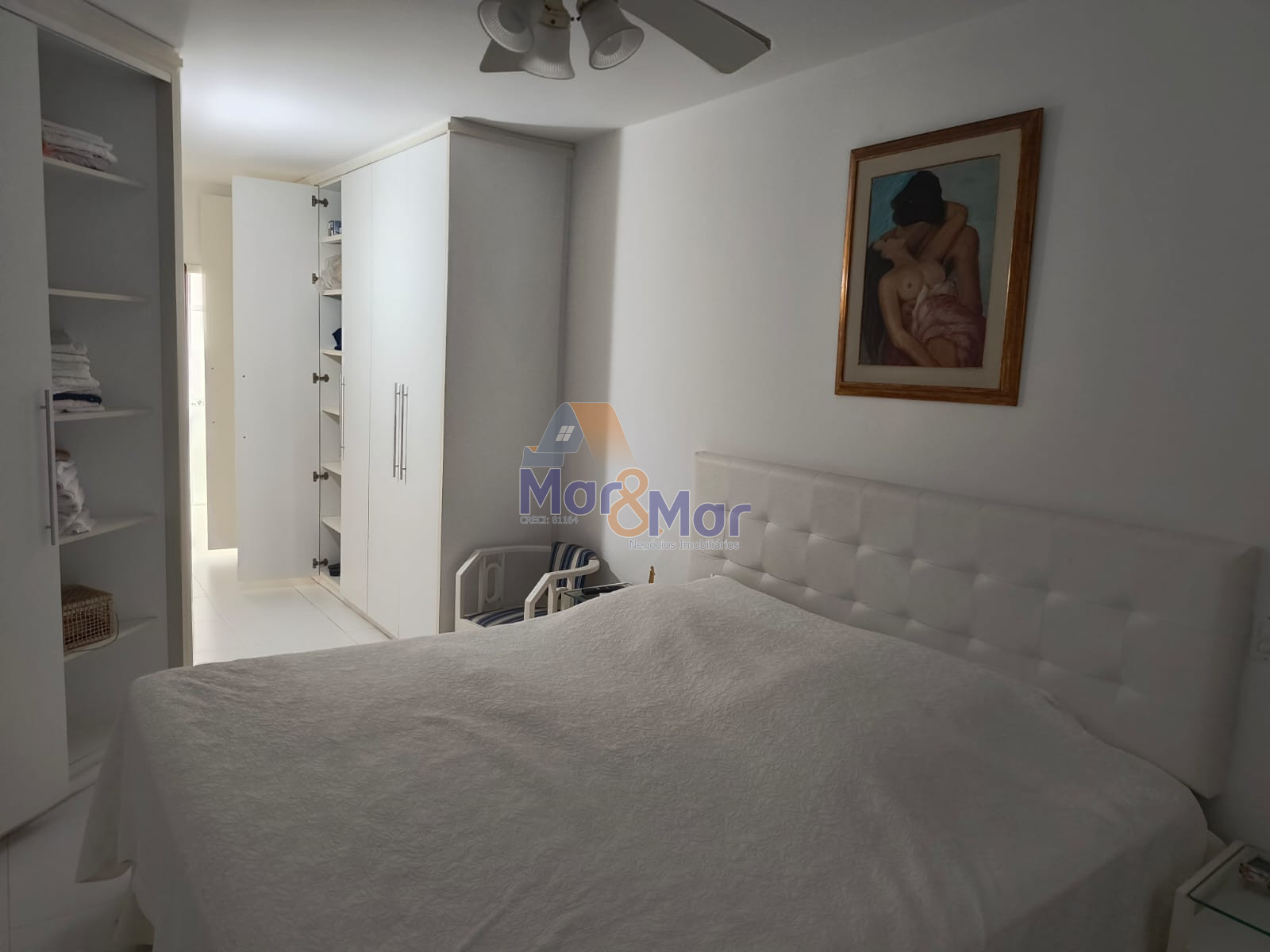 Apartamento na Praia das Pitangueiras, Guarujá - SP