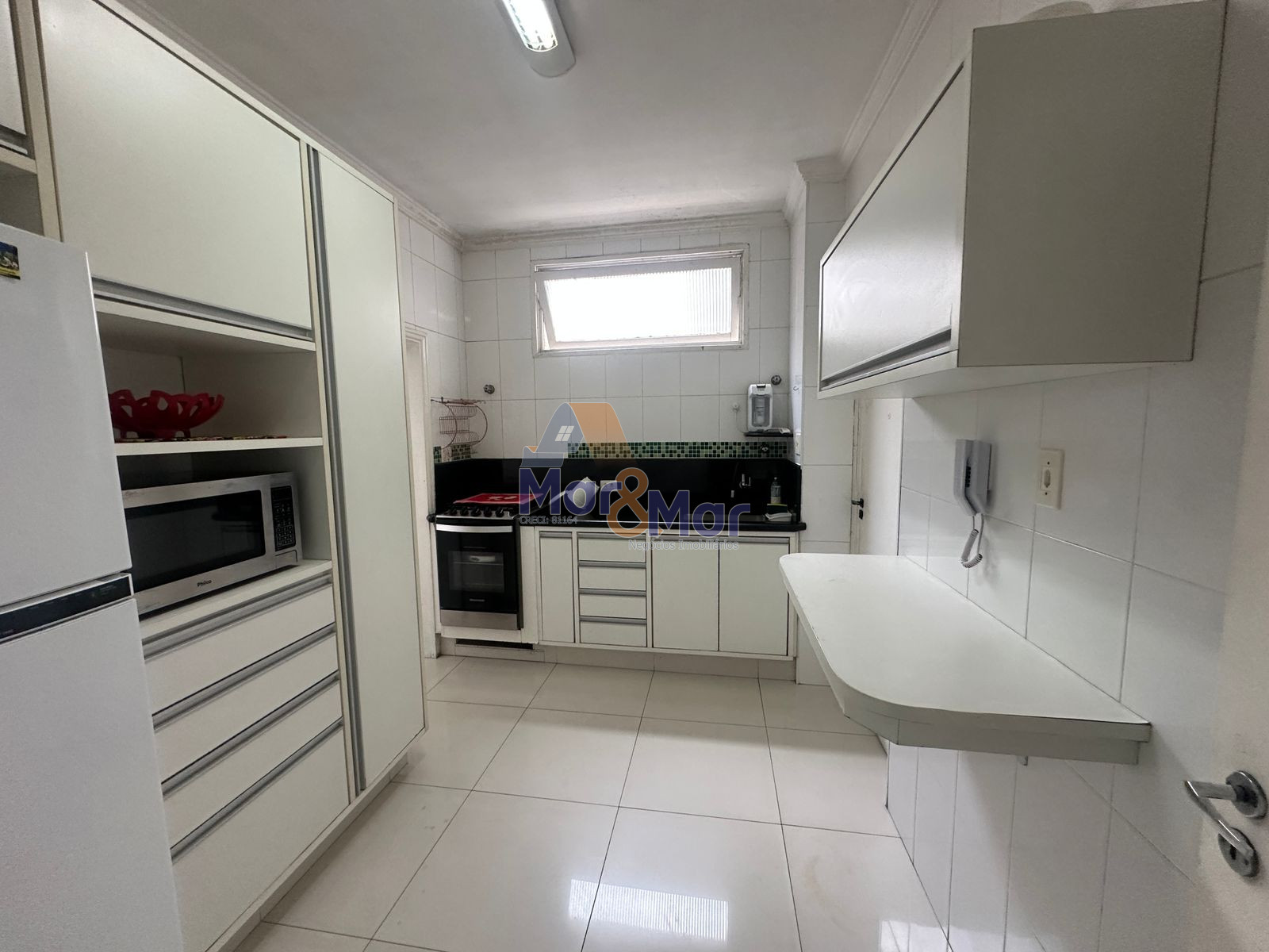 Apartamento na Praia das Pitangueiras, Guarujá - SP