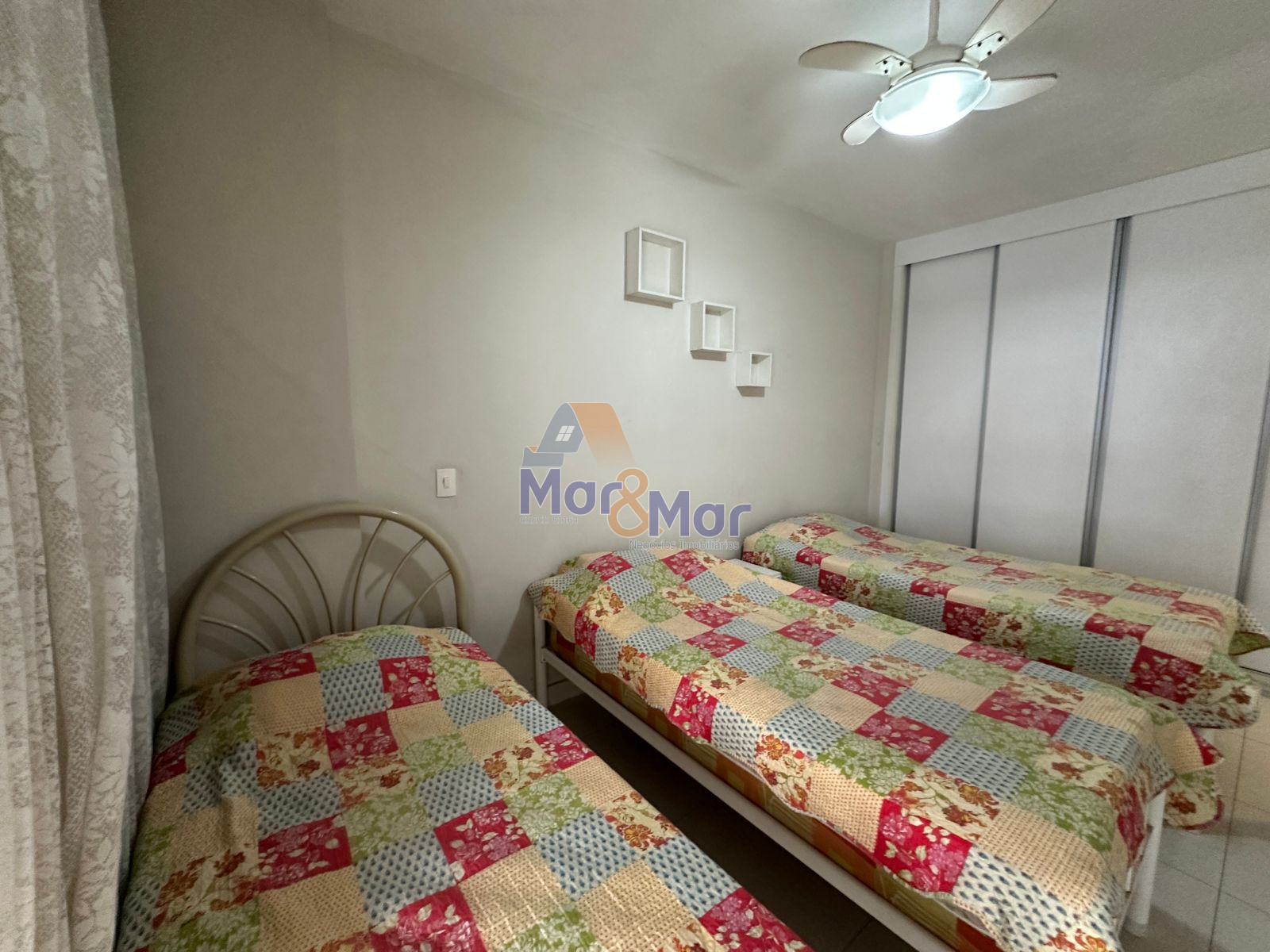 Apartamento na Praia das Pitangueiras, Guarujá - SP