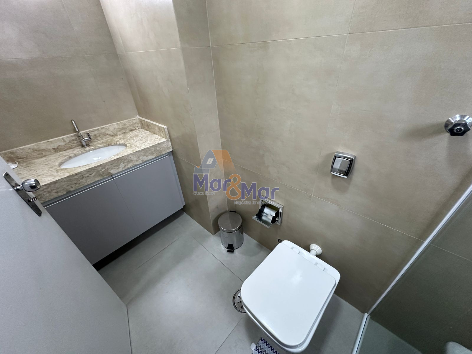 Apartamento na Praia da Enseada, Guarujá - SP