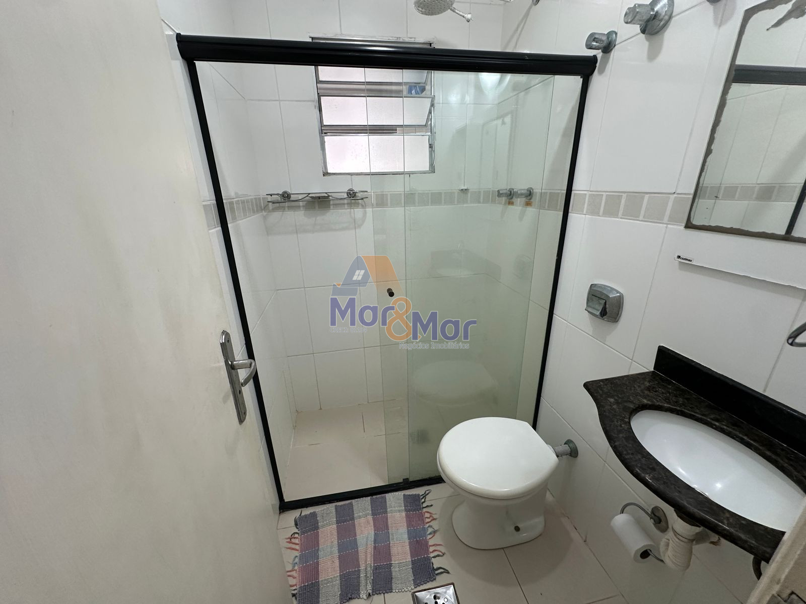 Apartamento na Praia das Pitangueiras, Guarujá - SP