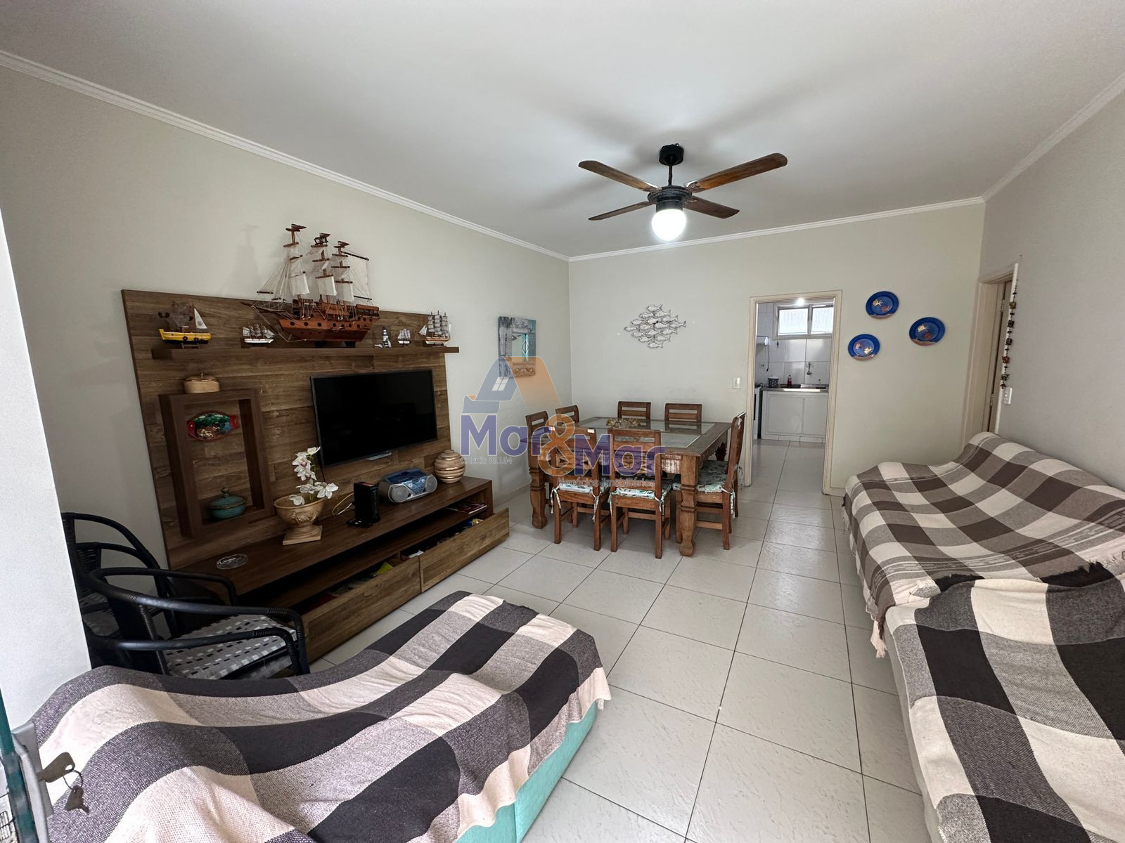 Apartamento na Praia das Pitangueiras, Guarujá - SP