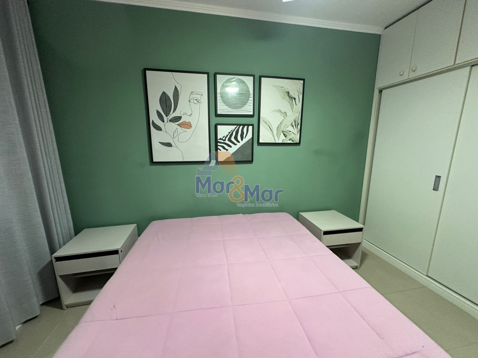 Apartamento na Praia da Enseada, Guarujá - SP