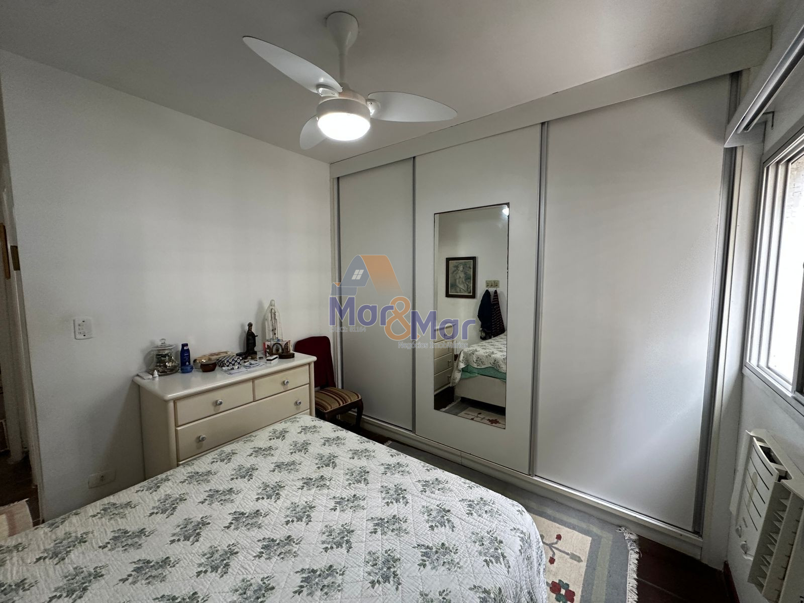 Apartamento na Praia das Pitangueiras, Guarujá - SP