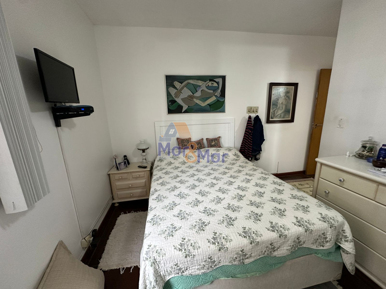 Apartamento na Praia das Pitangueiras, Guarujá - SP