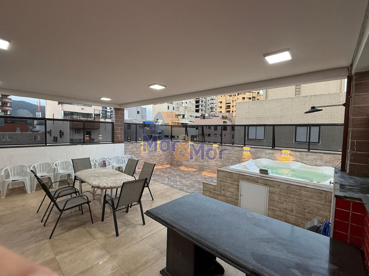 Cobertura na Praia da Enseada, Guarujá - SP