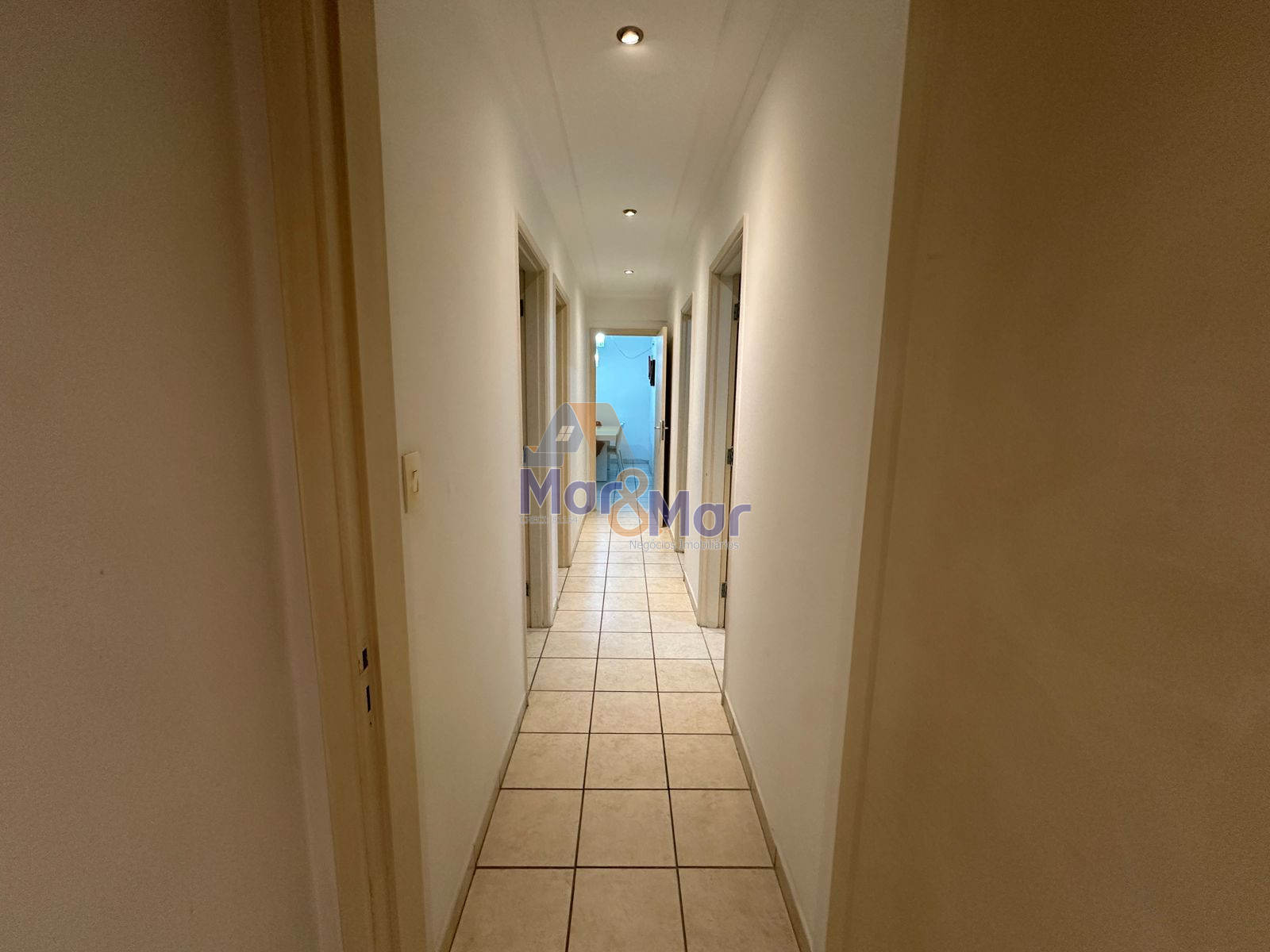 Apartamento na Praia das Pitangueiras, Guarujá - SP