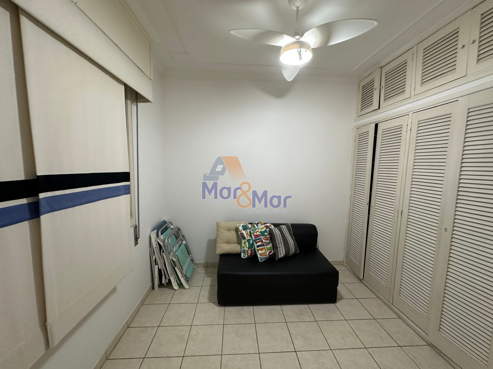 Apartamento na Praia das Pitangueiras, Guarujá - SP