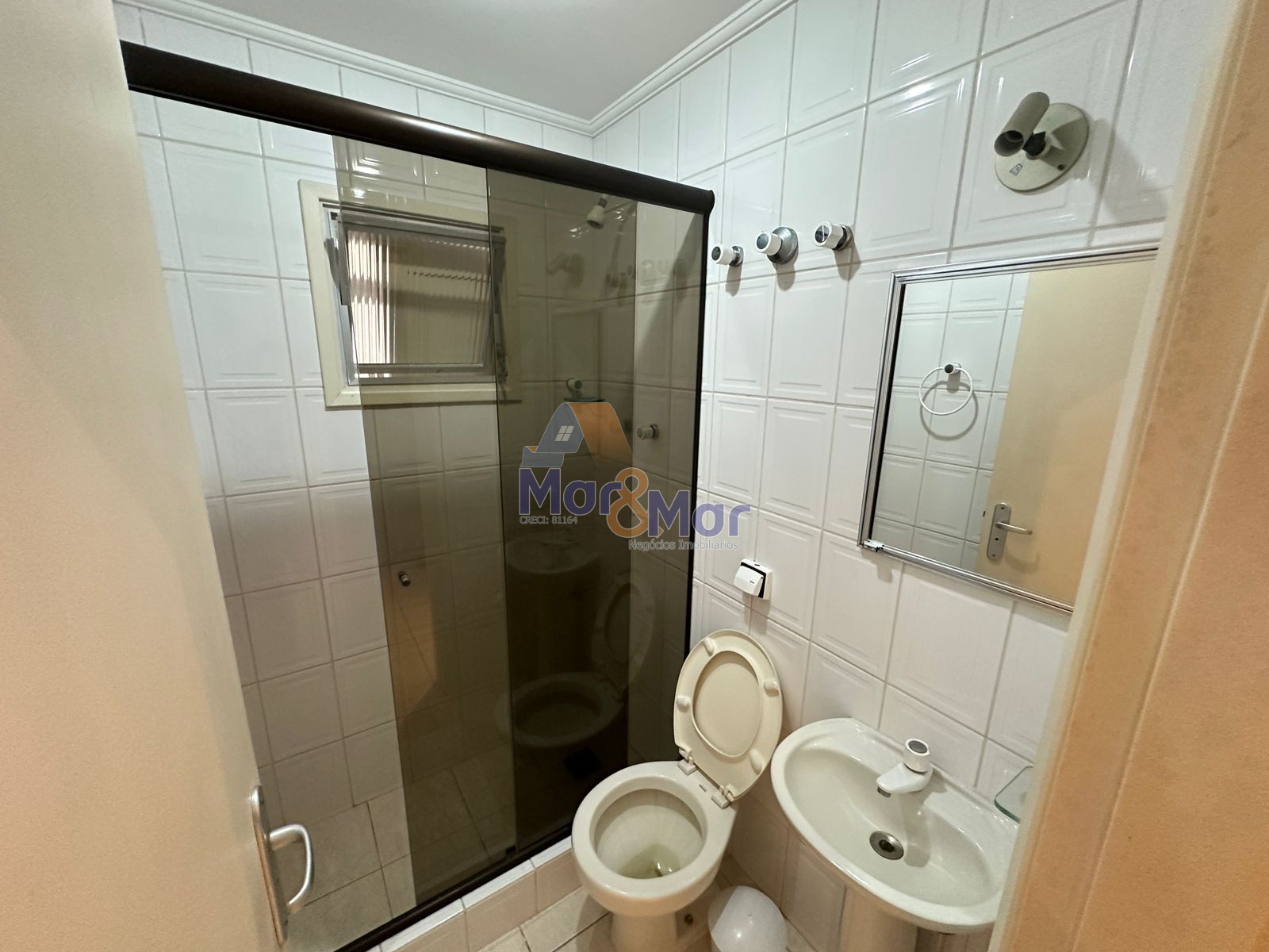 Apartamento na Praia das Pitangueiras, Guarujá - SP