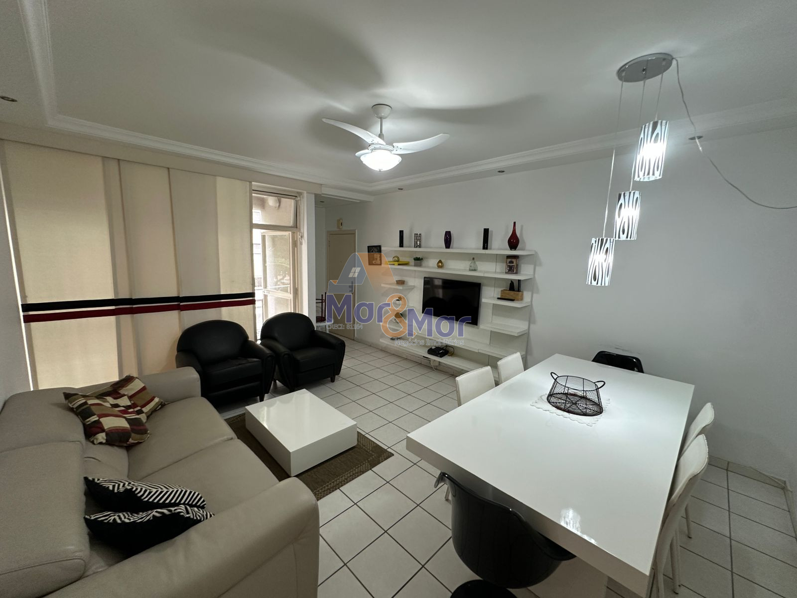 Apartamento na Praia das Pitangueiras, Guarujá - SP