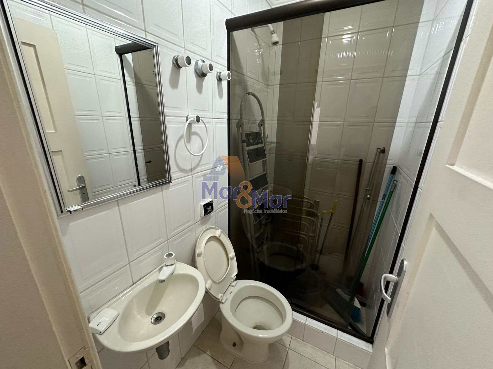Apartamento na Praia das Pitangueiras, Guarujá - SP