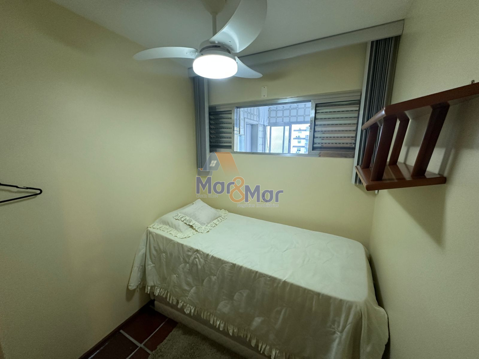 Apartamento na Praia das Pitangueiras, Guarujá - SP