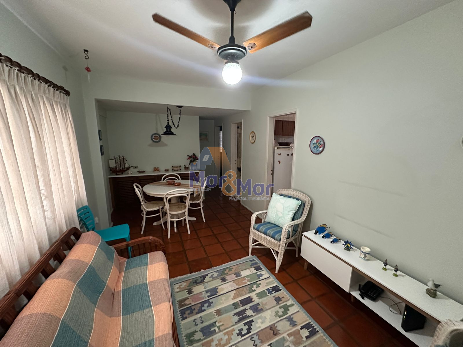 Apartamento na Praia das Pitangueiras, Guarujá - SP