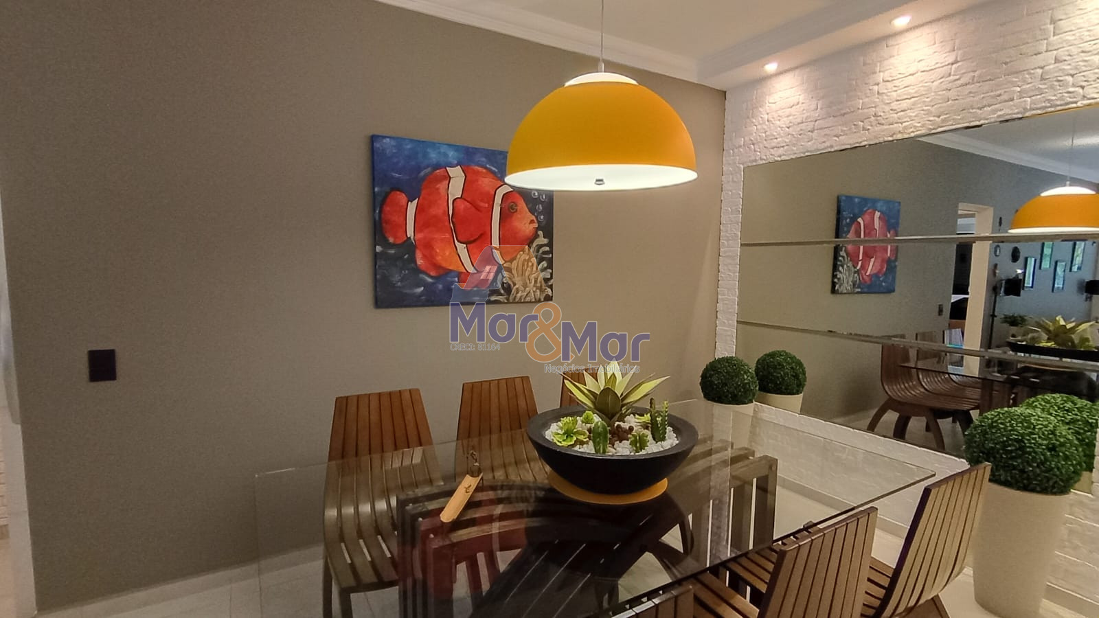 Apartamento na Praia das Pitangueiras, Guarujá - SP