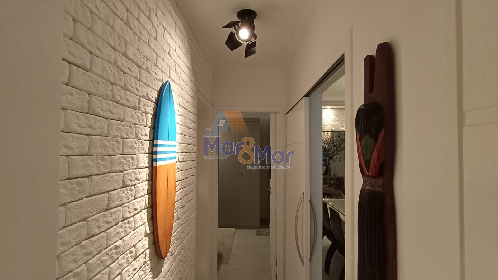Apartamento na Praia das Pitangueiras, Guarujá - SP