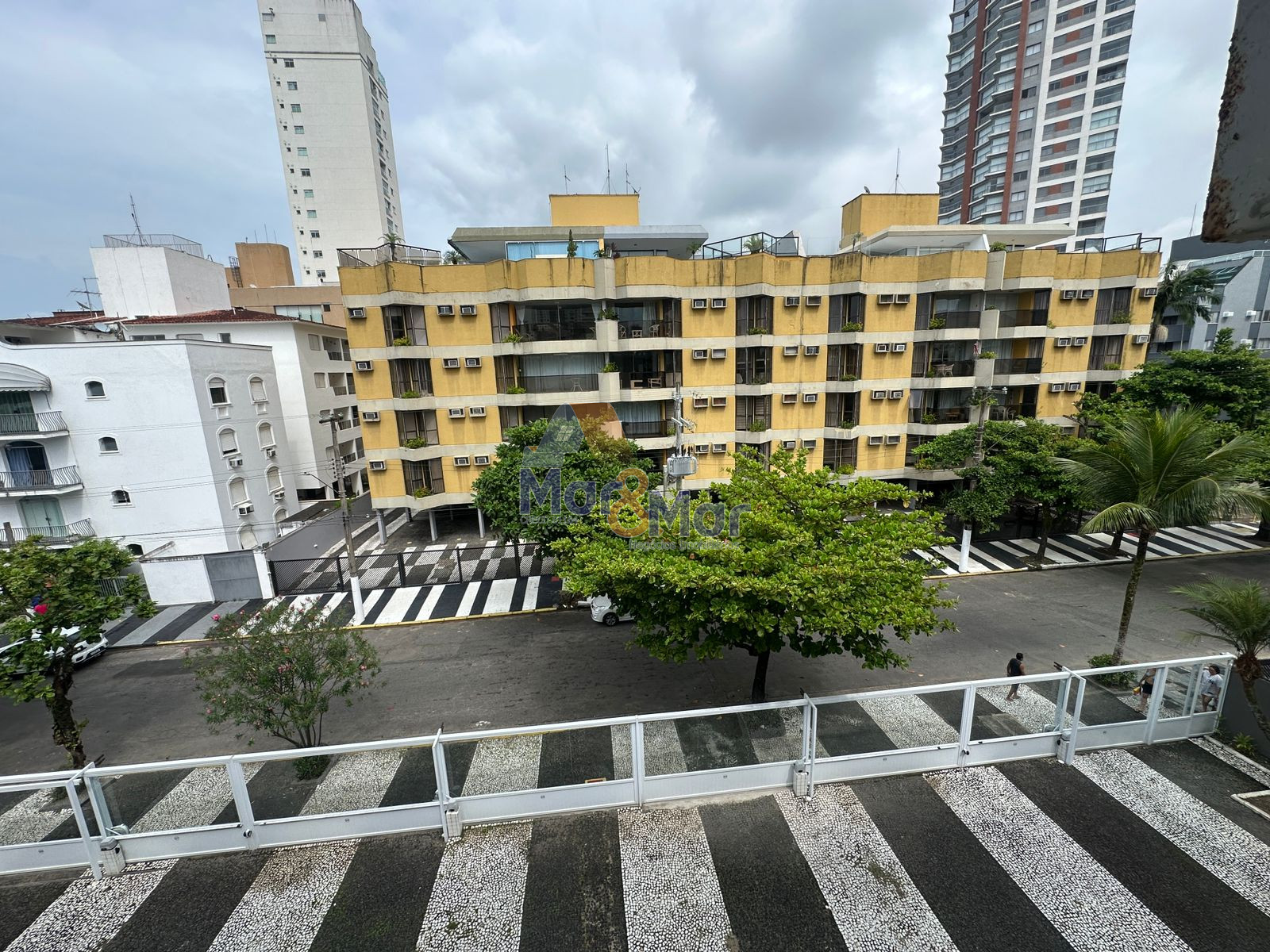 Apartamento na Praia da Enseada, Guarujá - SP