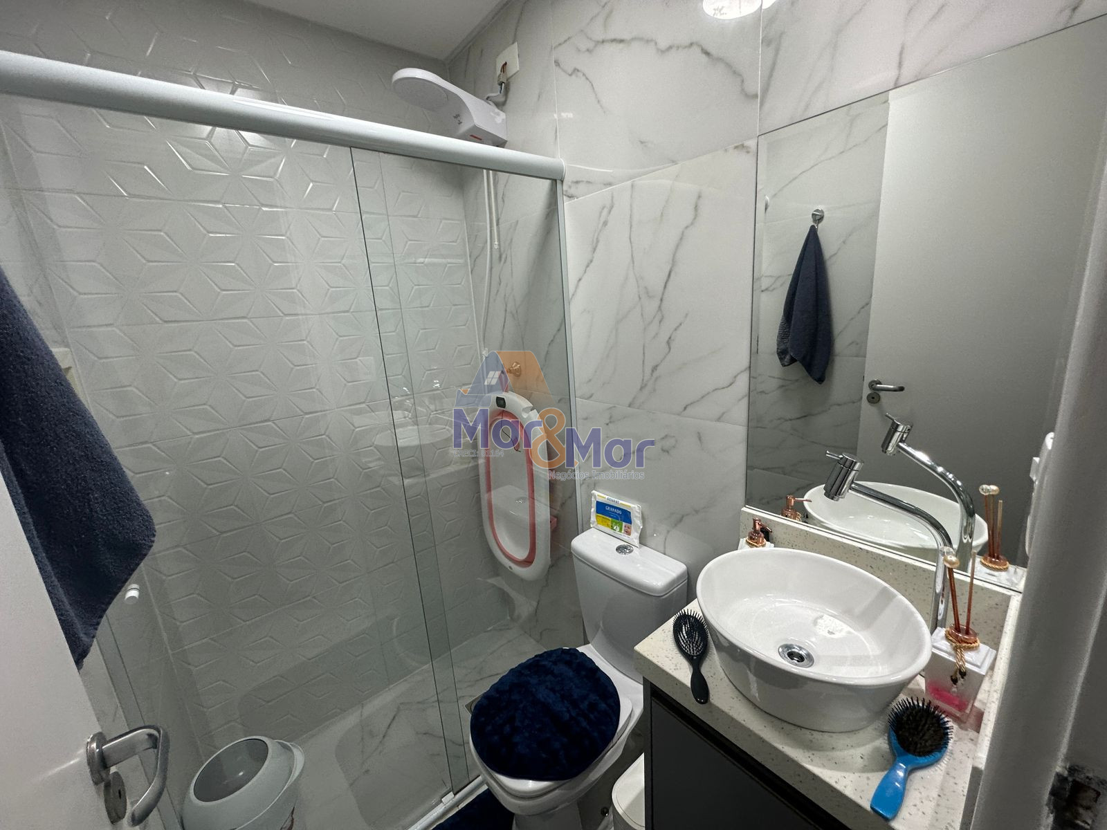 Apartamento na Praia das Pitangueiras, Guarujá - SP