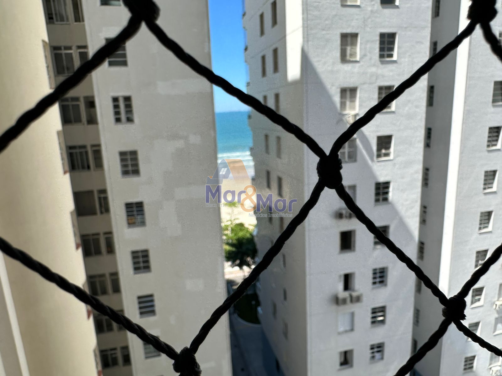 Apartamento na Praia da Pitanguerias - Guarujá