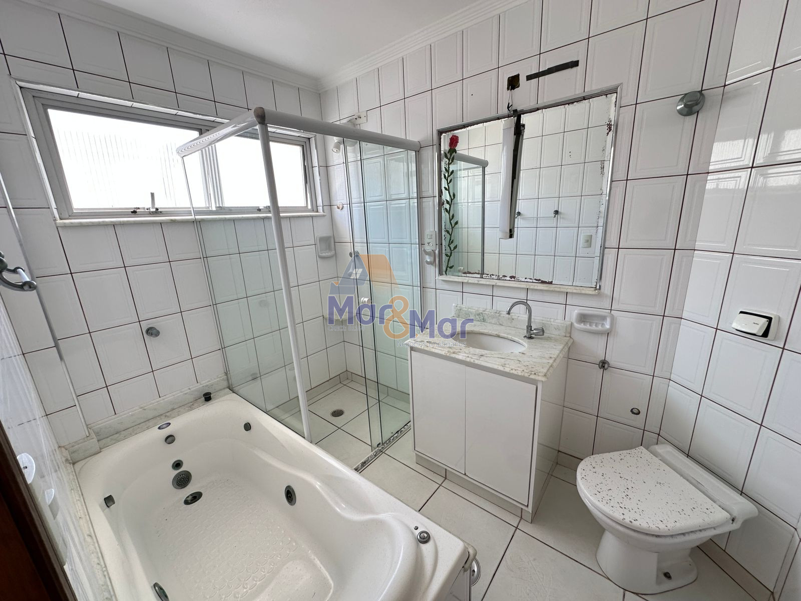 Apartamento na Praia da Pitanguerias - Guarujá