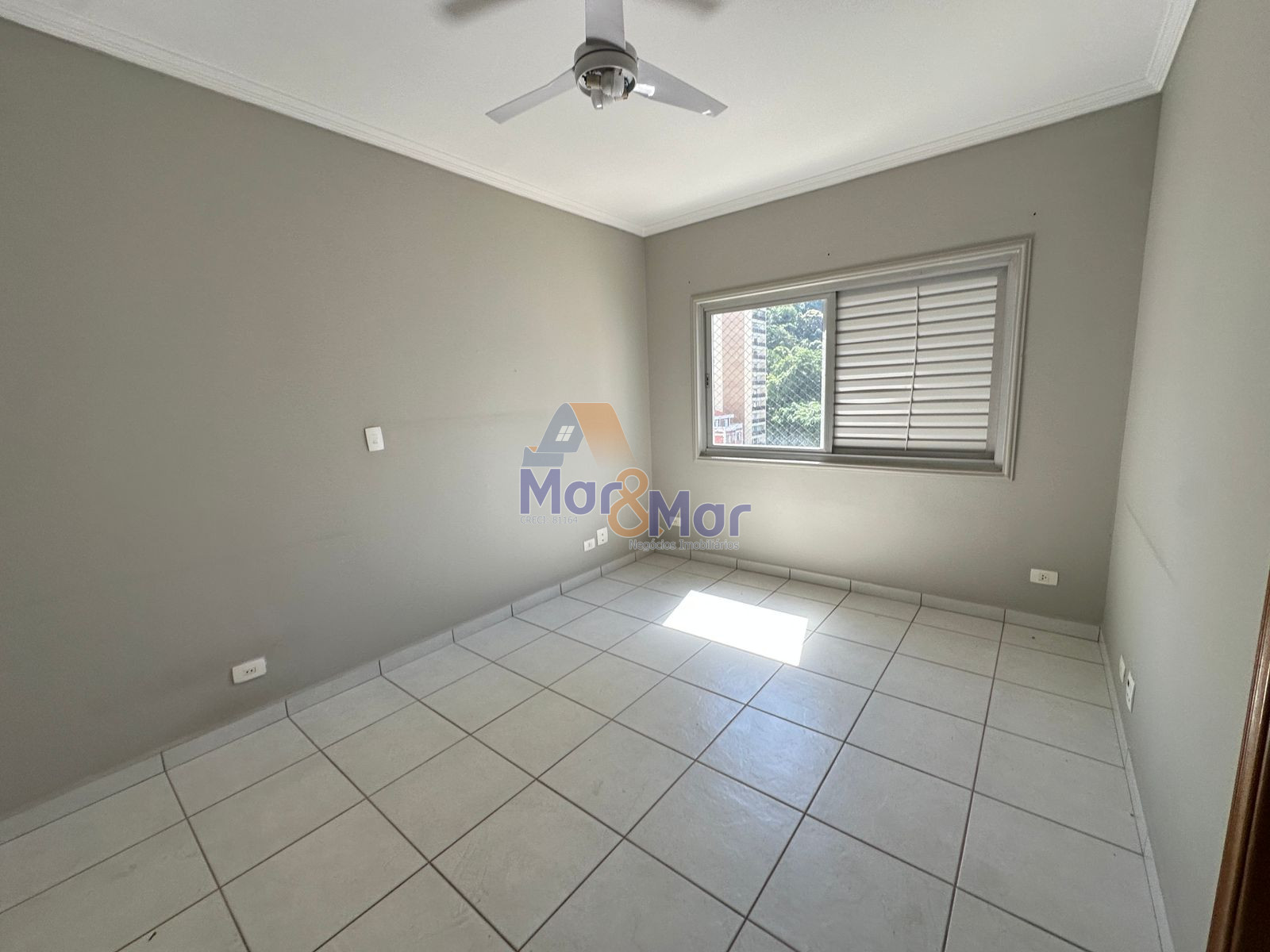 Apartamento na Praia da Pitanguerias - Guarujá