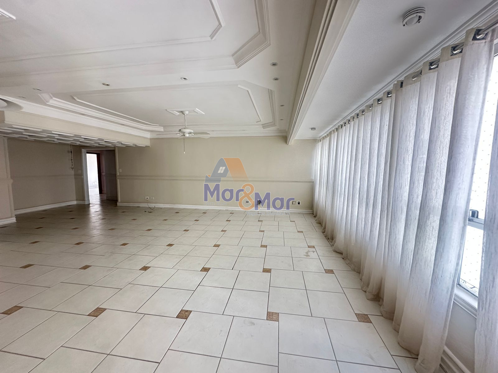 Apartamento na Praia da Pitanguerias - Guarujá