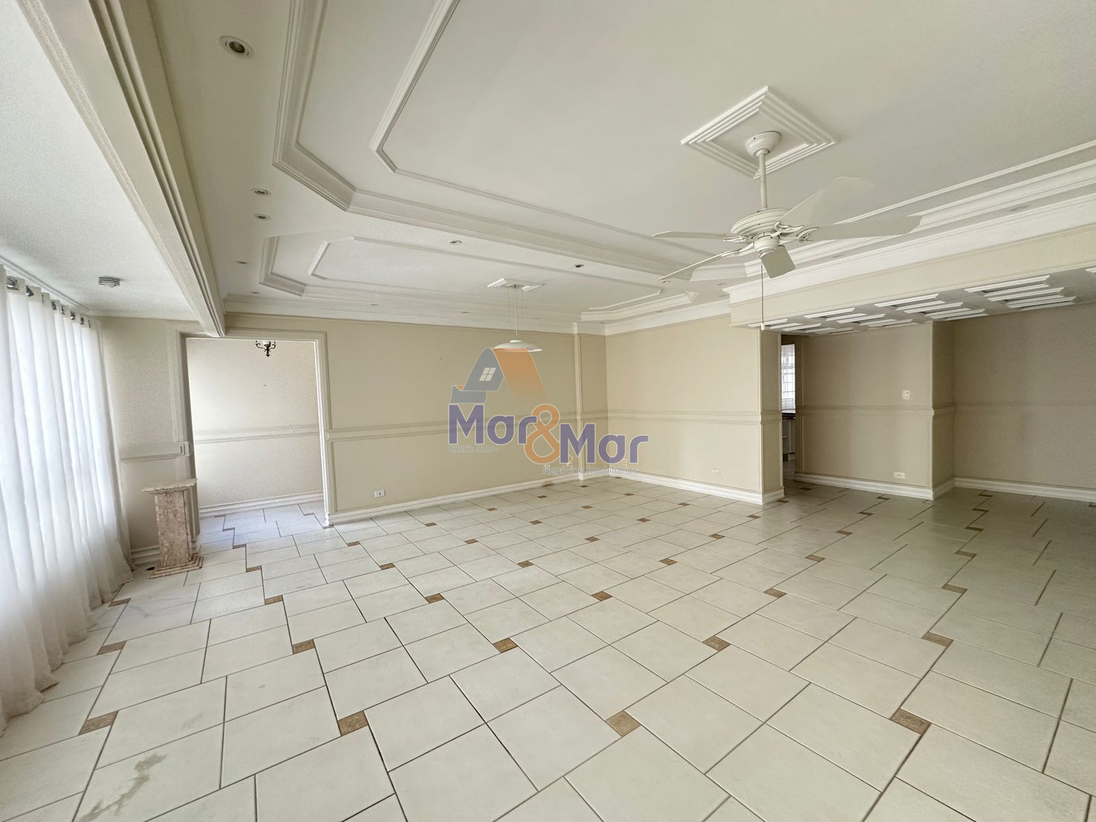 Apartamento na Praia da Pitanguerias - Guarujá