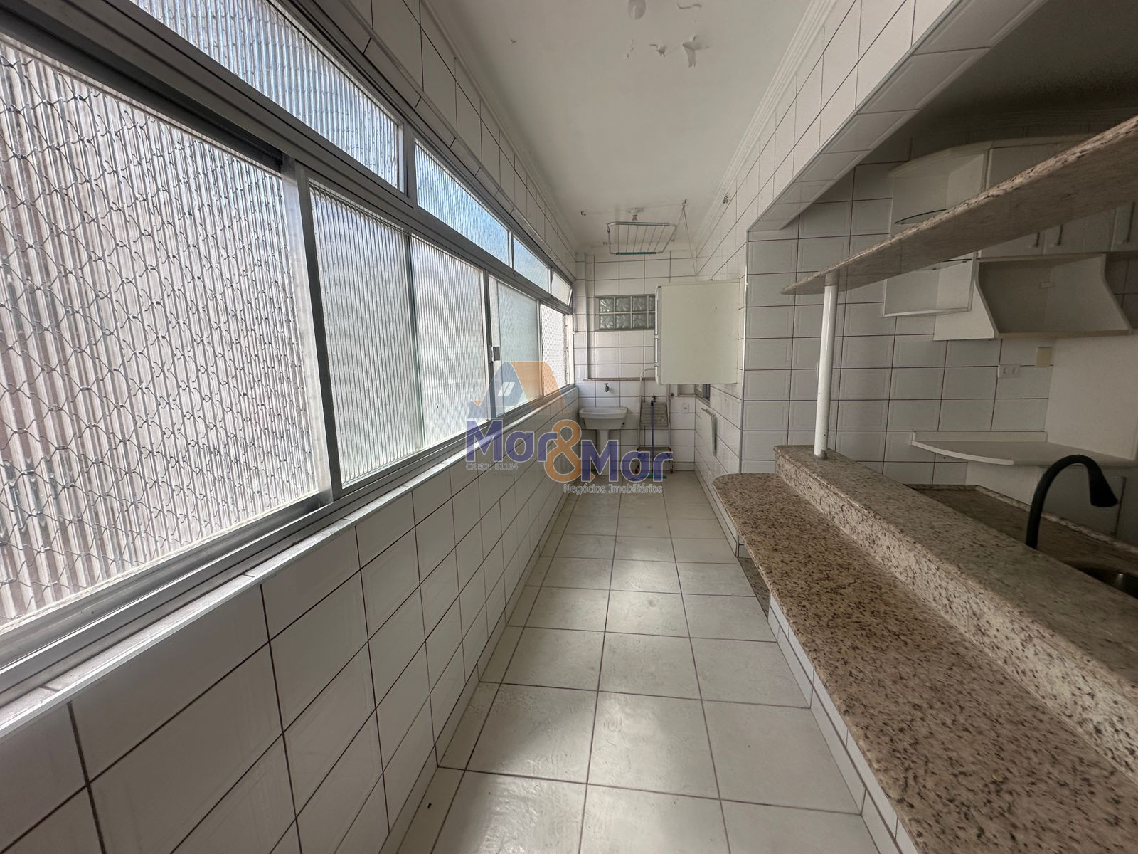 Apartamento na Praia da Pitanguerias - Guarujá