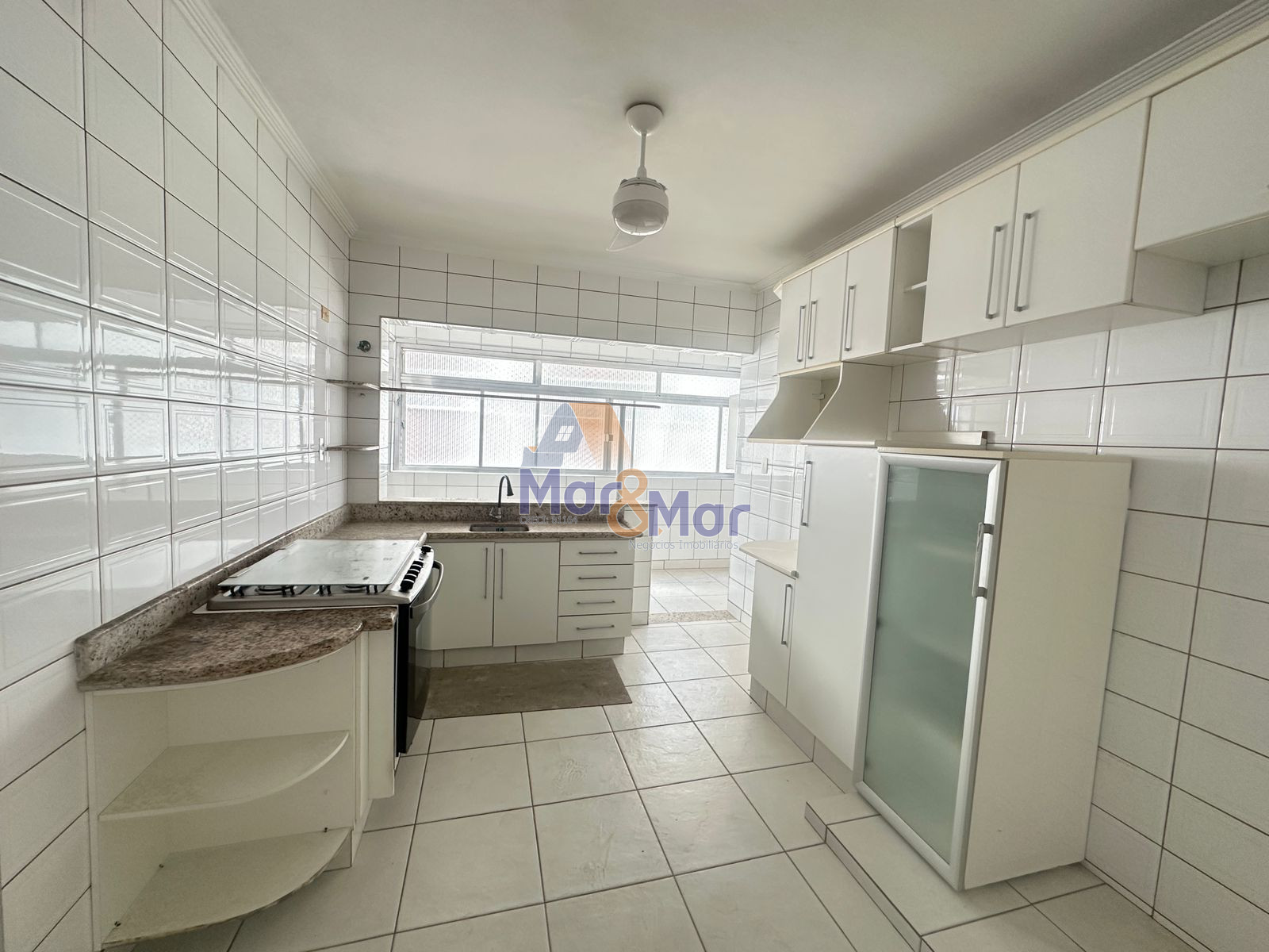 Apartamento na Praia da Pitanguerias - Guarujá