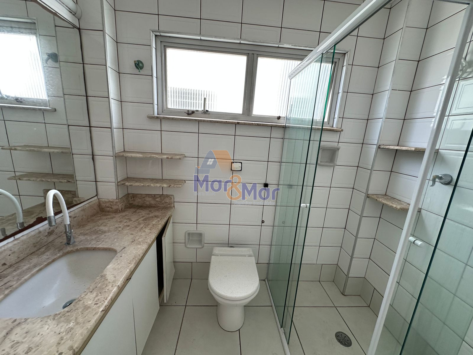 Apartamento na Praia da Pitanguerias - Guarujá
