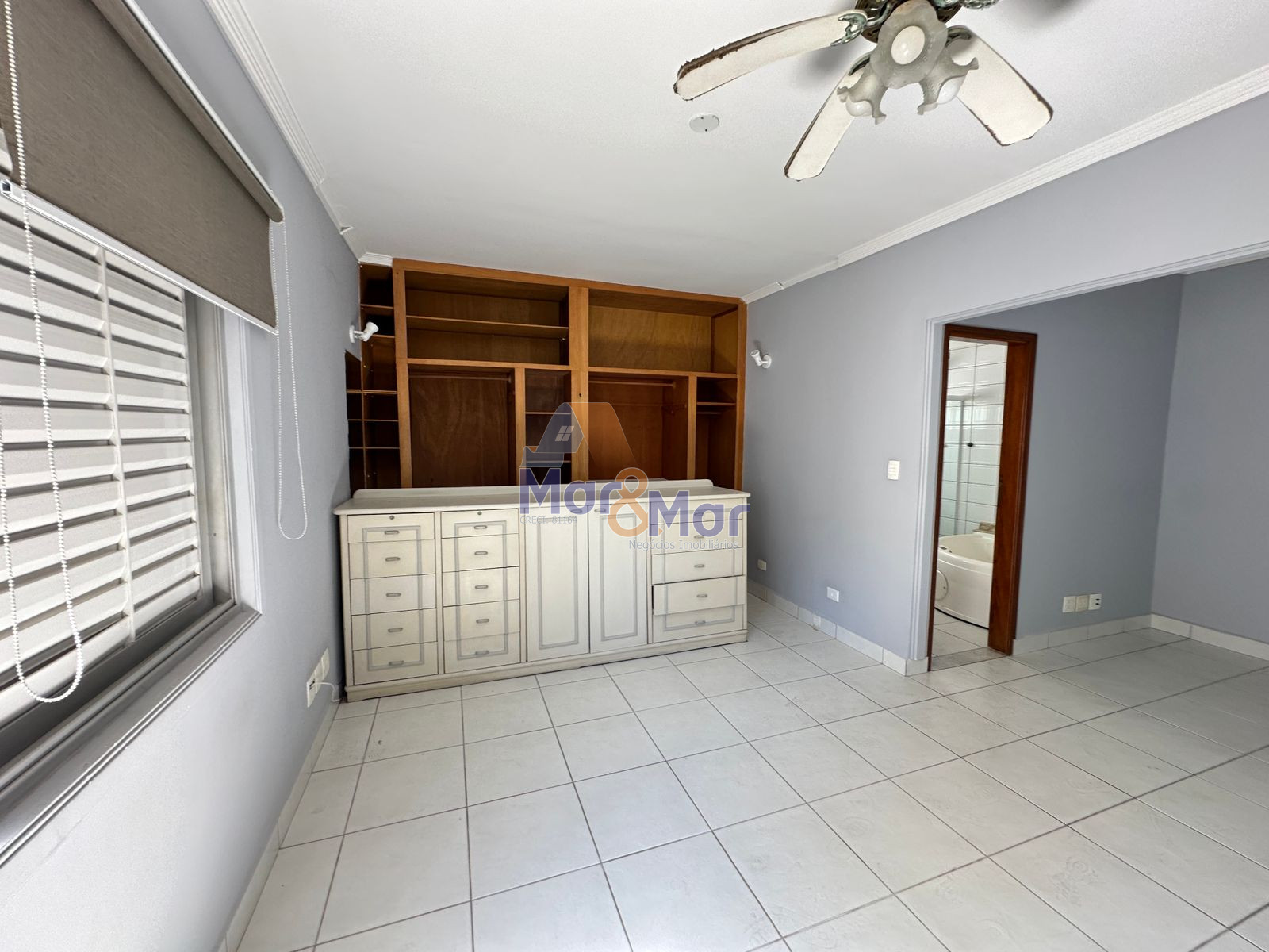 Apartamento à 50 Metros da Praia da Pitangueiras, Guarujá-SP