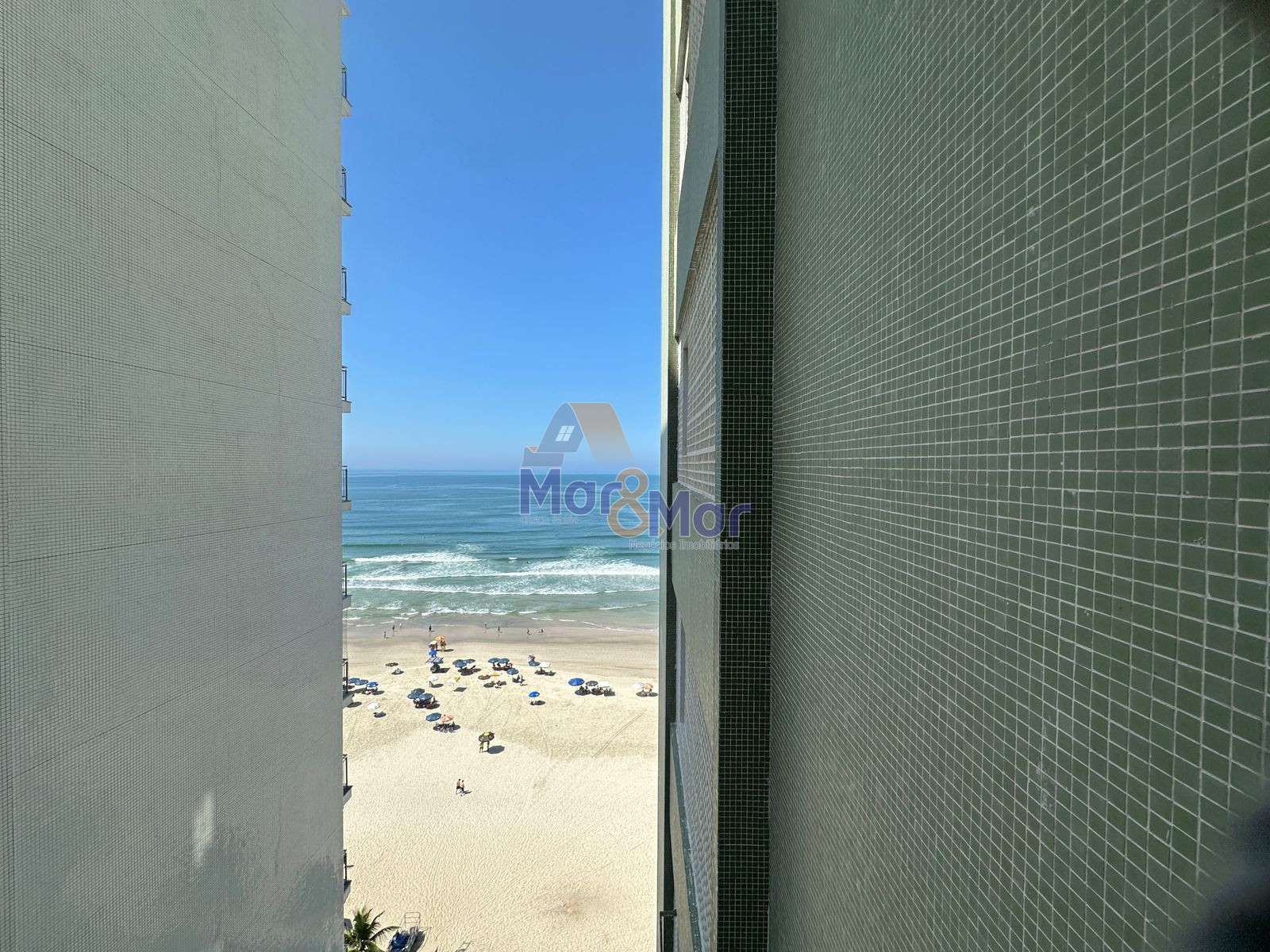 Apartamento Frente ao Mar nas Pitangueiras, Guarujá - SP