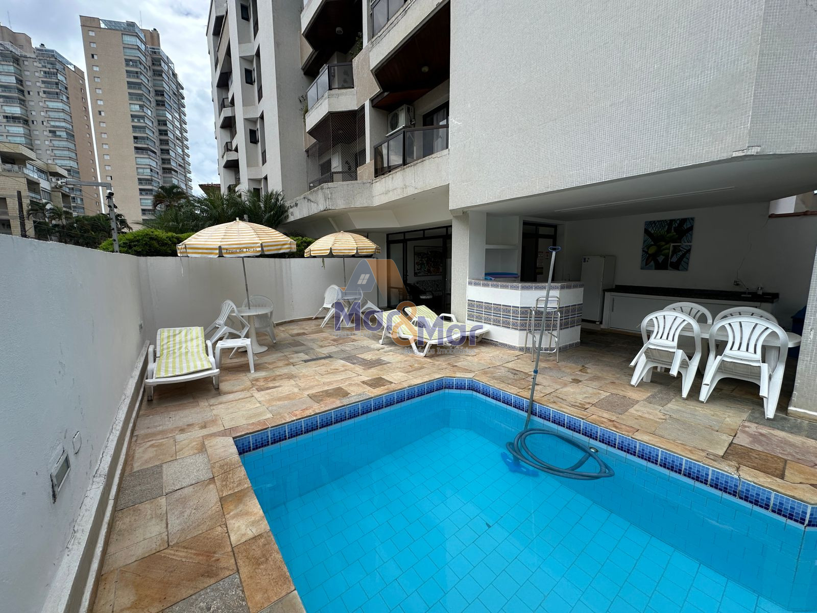 Apartamento na Praia da Enseada, Guarujá - SP